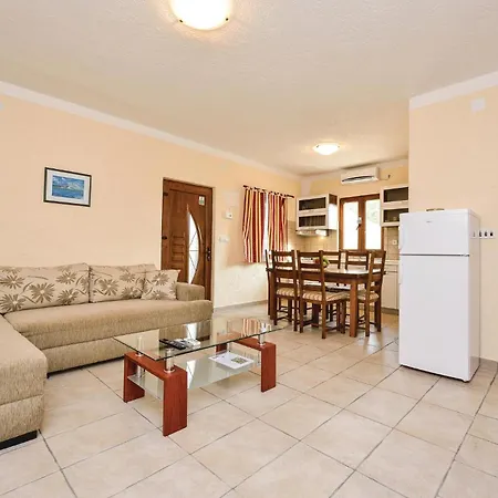 דירה Two-bedroom In ויר