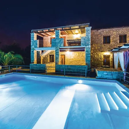 Two-bedroom In דירה