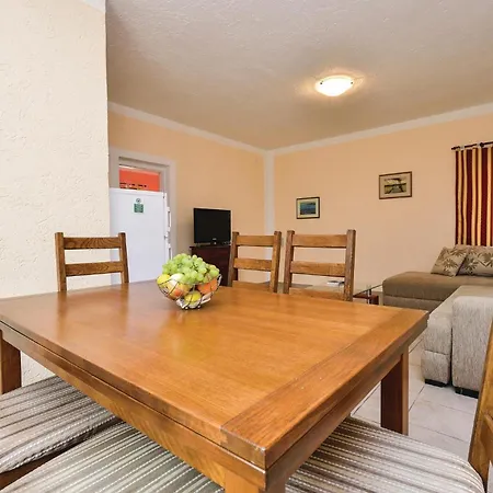 דירה Two-bedroom In ויר